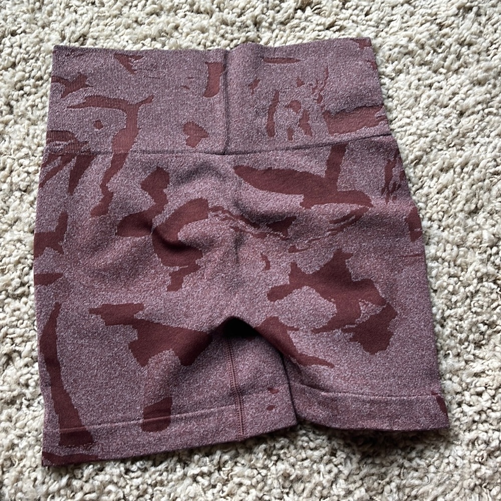 Seamless Camo Scrunch Workout Shorts